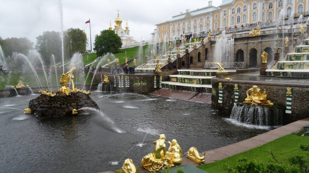 "Небанальный Петербург" - это ведущий туроператор в Санкт-Петербурге.